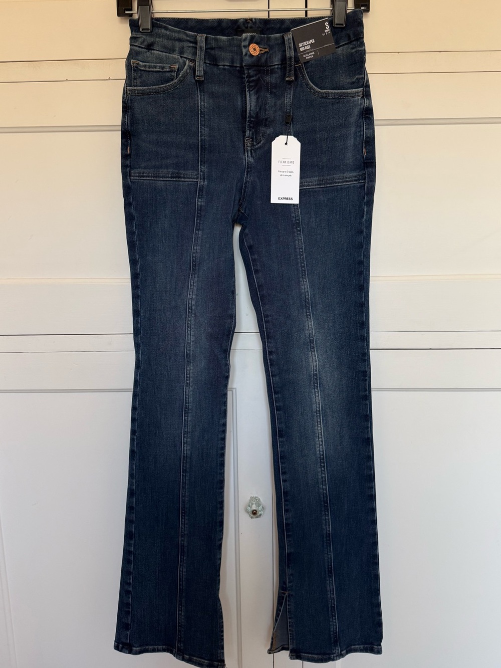 EXPRESS Skyscraper Mid-Rise Ultra Hyper Stretch Dark Blue Straight-Leg Jean